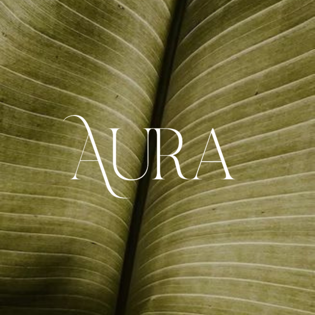 logotipo de aura con fondo verde